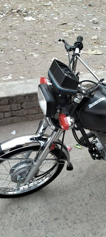 Honda 125 Black color 2025 model lush condition urgent sale 1