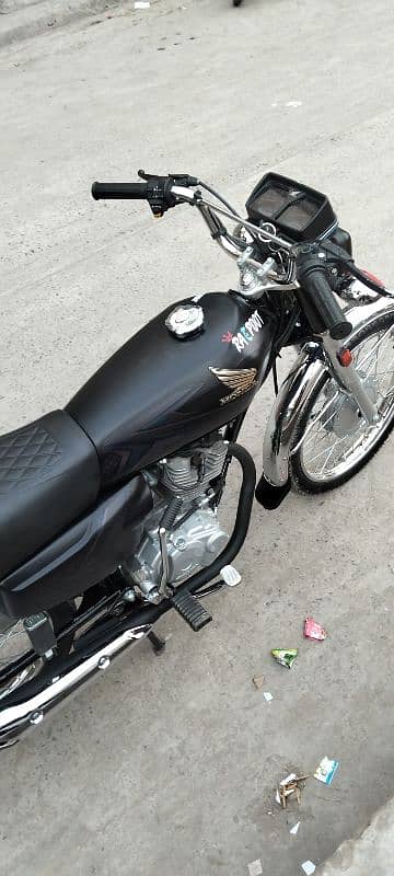 Honda 125 Black color 2025 model lush condition urgent sale 3