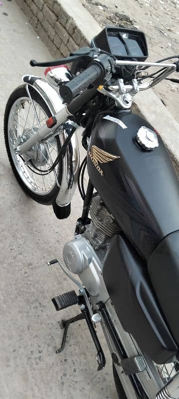 Honda 125 Black color 2025 model lush condition urgent sale 5