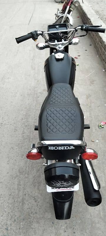 Honda 125 Black color 2025 model lush condition urgent sale 17