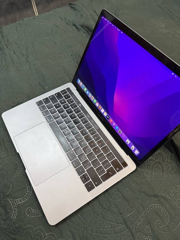 mac book pro 2017 2