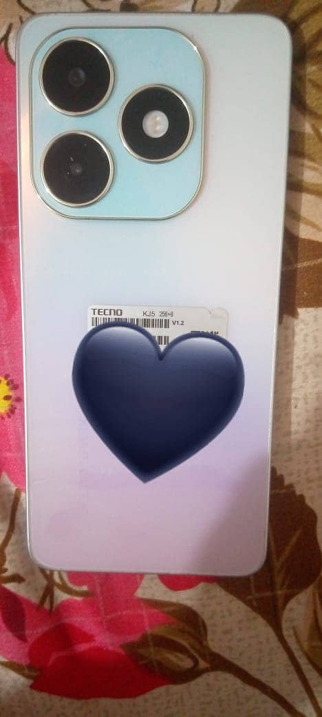 Tecno spark 20 8/256 with box and original charger 1