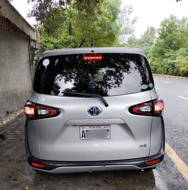 Toyota Sienta G 2016 1