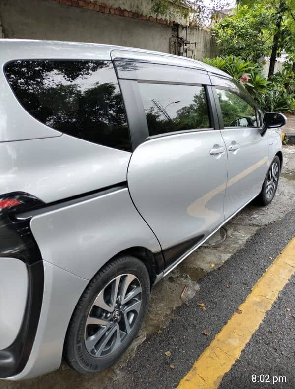 Toyota Sienta G 2016 3