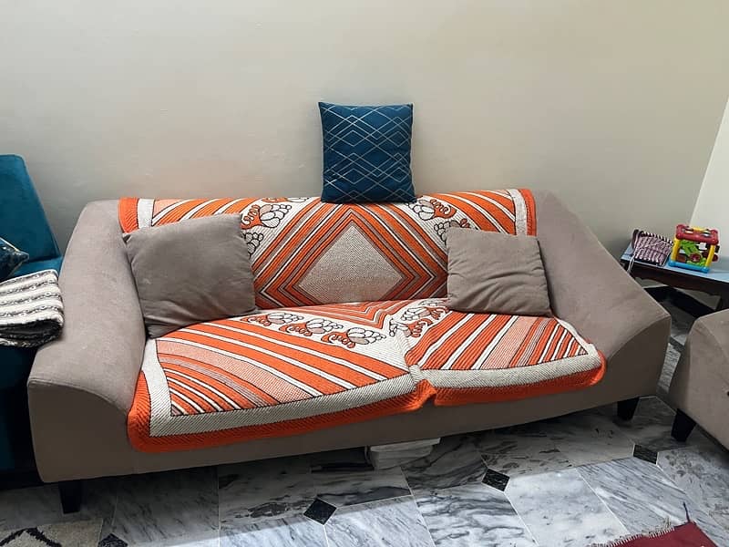 7 seater sofa set urgently need to sell korang town 1