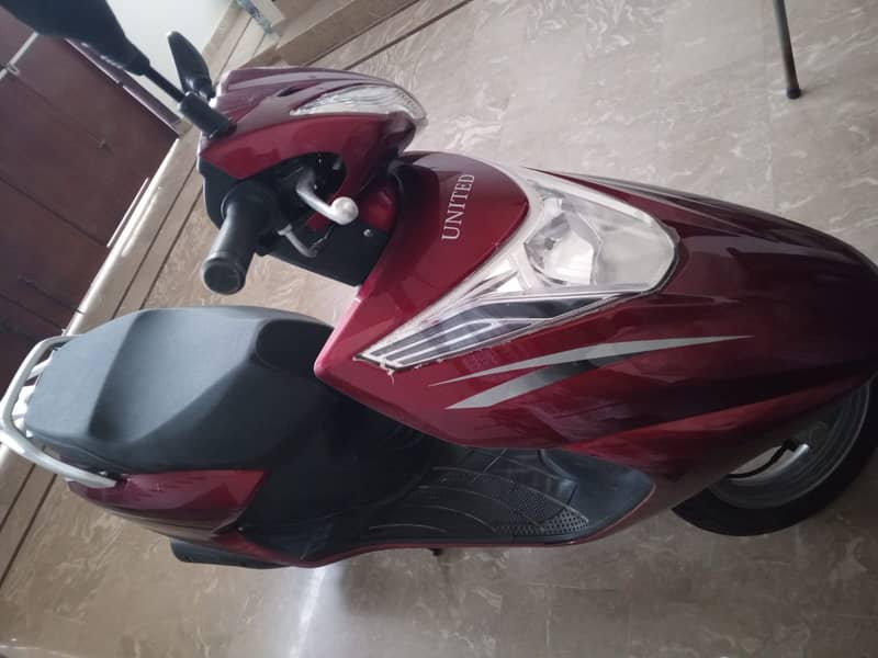 United scooty available in good condition 1