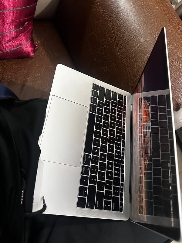 APPLE MACBOOK PRO 1