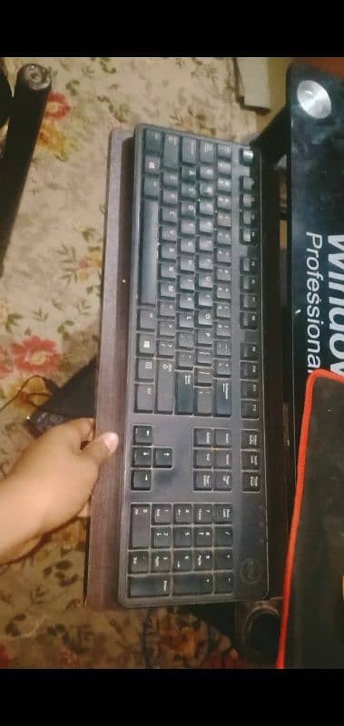 Lenovo PC .  . . . . . LG LCD keyboard mouse speaker. all LEDs 4