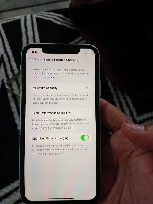 IPHONE 11 WHITE COLOR USED LIKE NEW 2