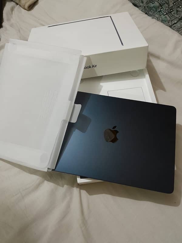 macbook air m2 13.6inch 8/256gb 3