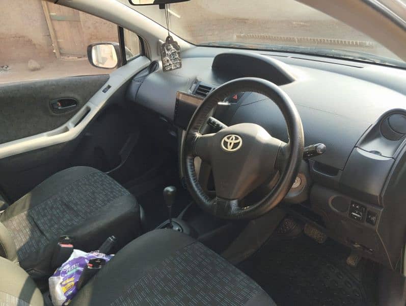 Toyota Vitz 2010 3