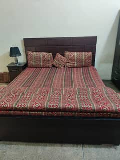 bed dressing with 2 side tabel