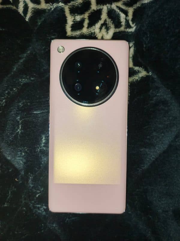 Infinix Zero 40 ( pink) with box + 1 year warranty card + accessories 0