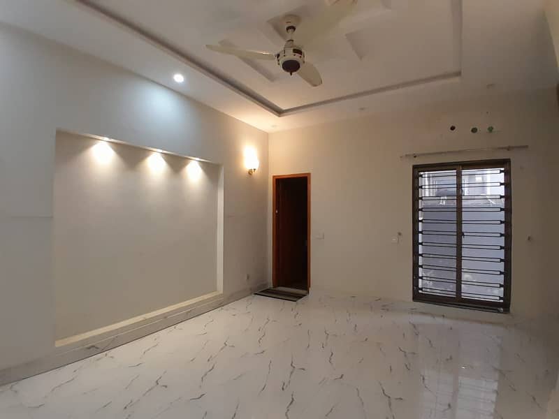 NEW HOUSE 8 MARLA AVAILABLE FOR RENT IN PHASE ONE BAHRIA ORCHARD 3