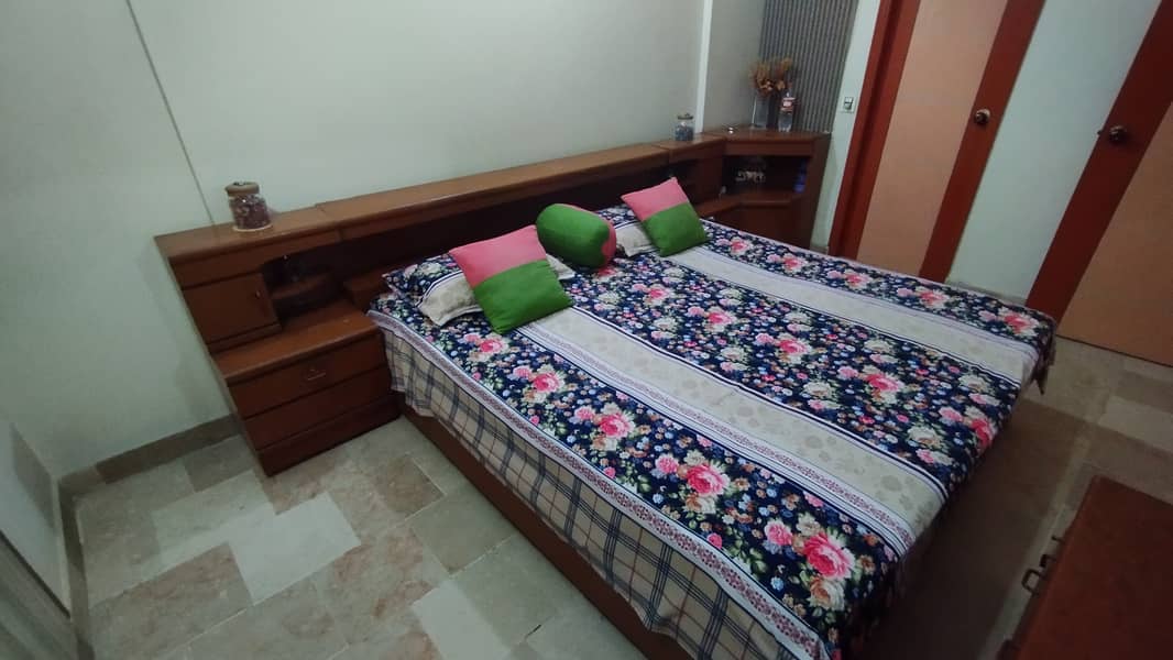 Bed Set (With Mattress) With 3 Side Tables & Dressing Table 2