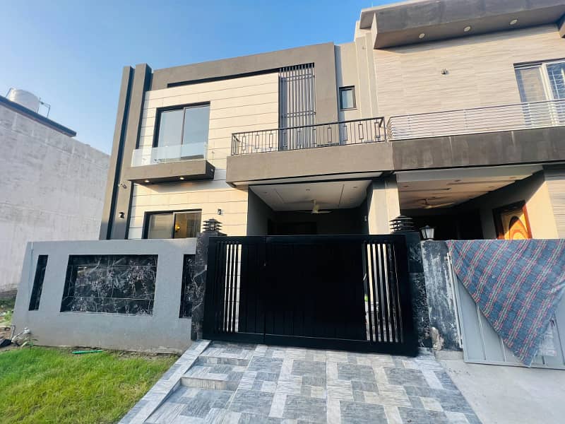 Brand New 5 Marla Modern House In Investor Price 27