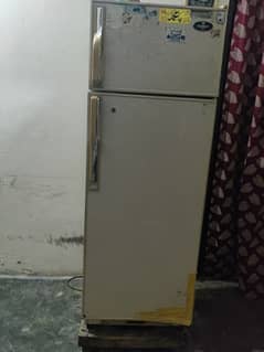 Dawlance refrigerator with staplizer