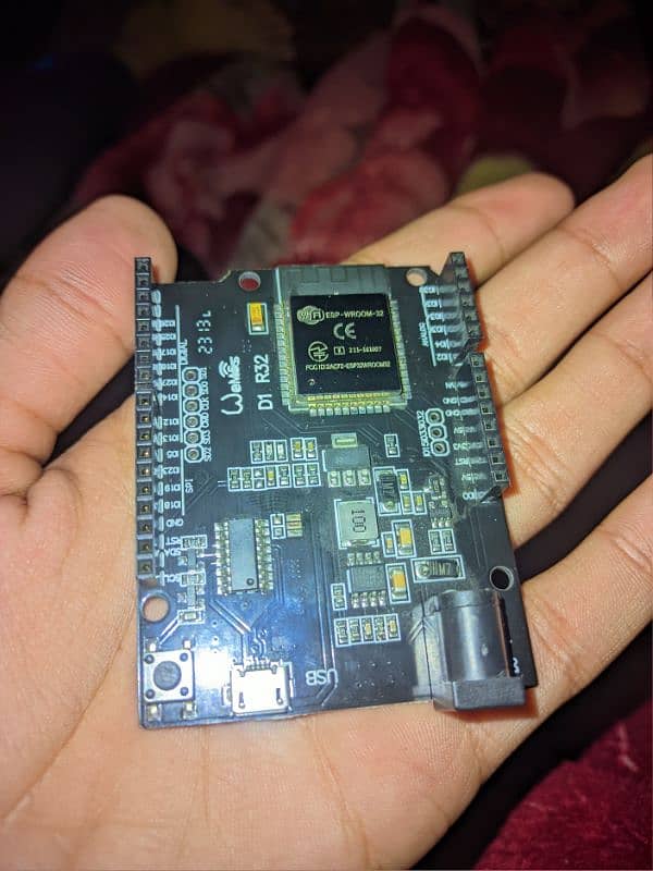 Wemos D1 R32 (Esp32 Microcontroller) for sale 3