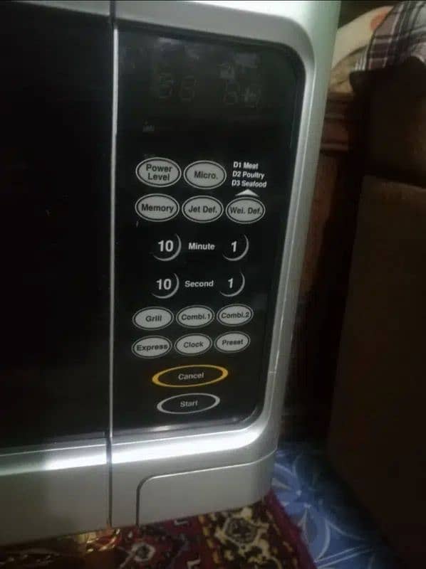 36 liter Microwave with Multiple functions 0