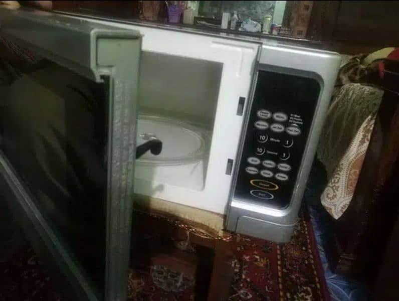 36 liter Microwave with Multiple functions 1