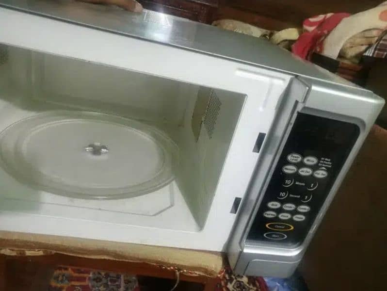 36 liter Microwave with Multiple functions 2