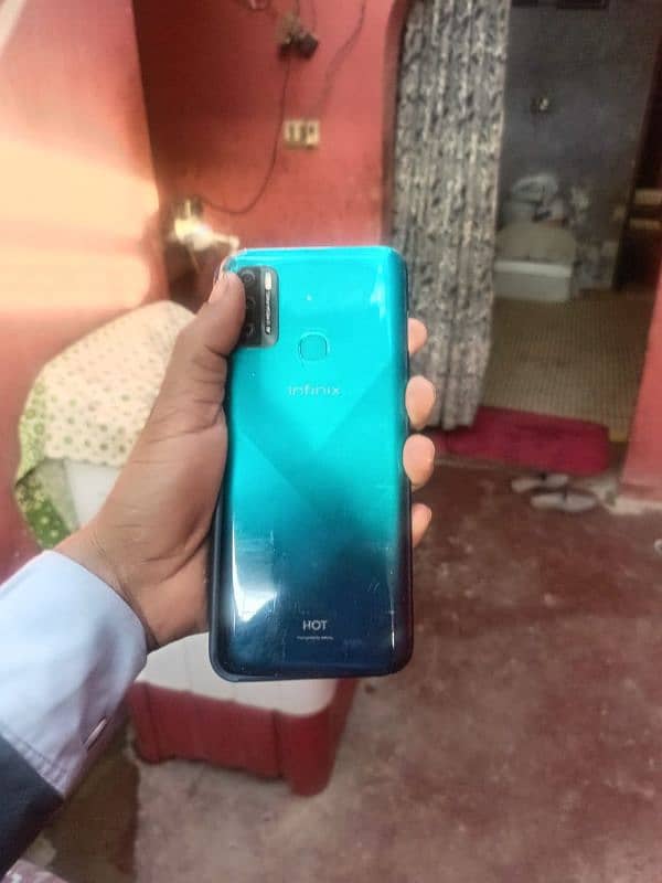 Infinix hot 9play 4/64 with box good condition 1