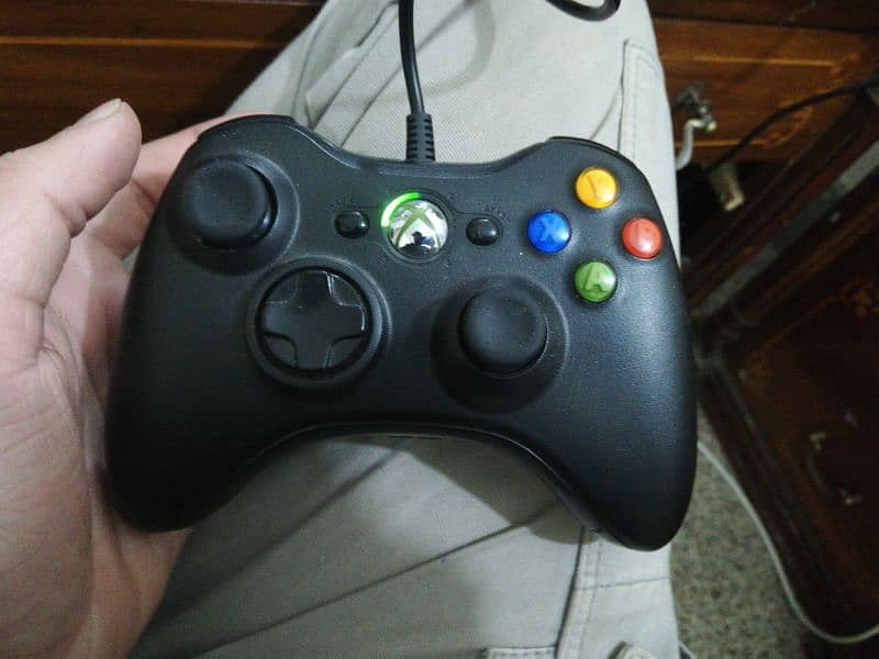 Xbox 360 wired controller. working 10/10 used for little time 0