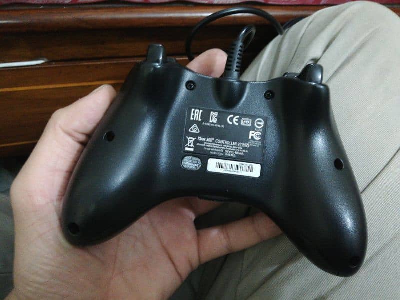 Xbox 360 wired controller. working 10/10 used for little time 1