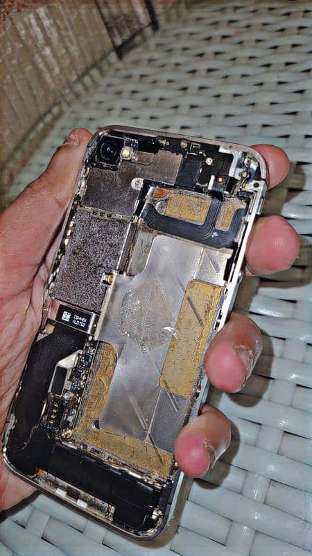 Iphone 4s For parts 2