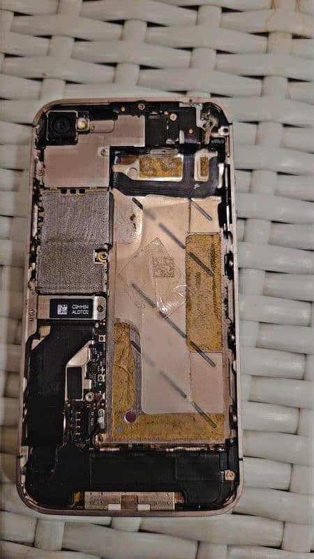 Iphone 4s For parts 3