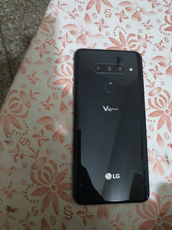 LG V40 THINQ 10