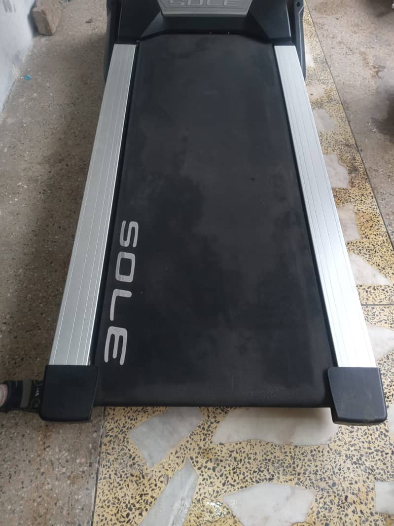 sole f-80 treadmill 4