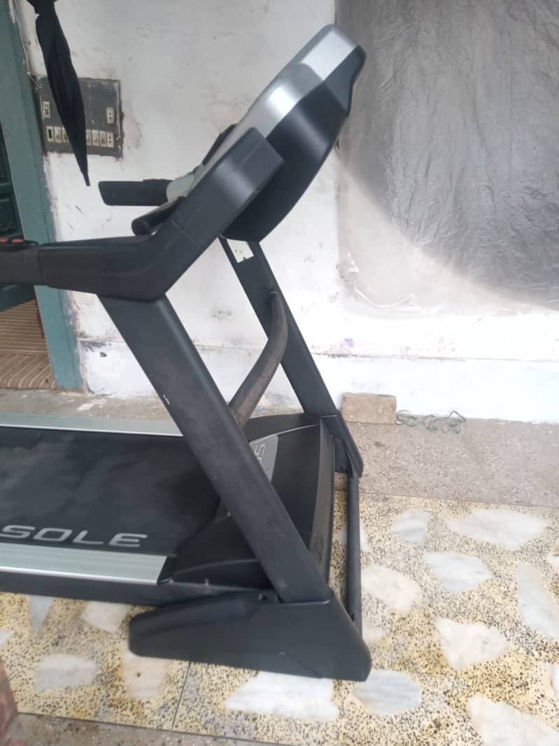 sole f-80 treadmill 7