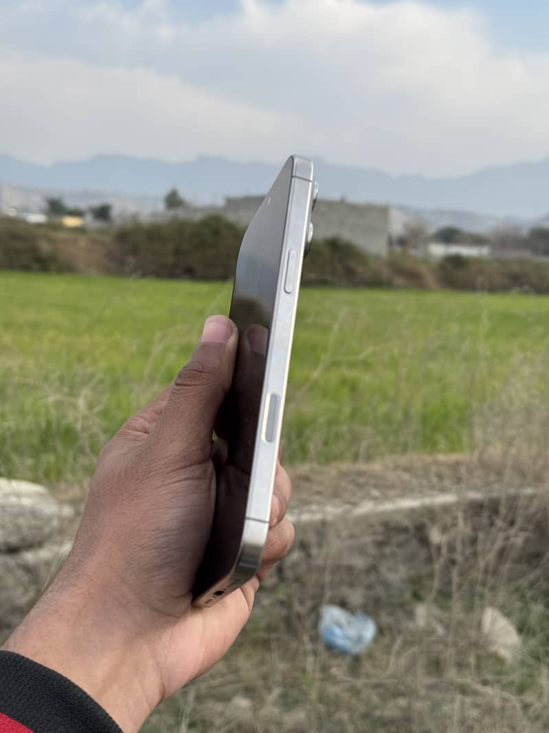 IPHONE 16 PRO MAX FRONT GLASS CRACK 5