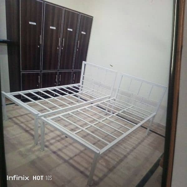 IRON SINGLE  BED RS. 9500 PER BED EASY TO USE BRAND NEW 1