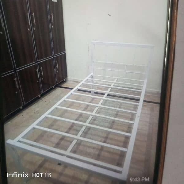 IRON SINGLE  BED RS. 9500 PER BED EASY TO USE BRAND NEW 2