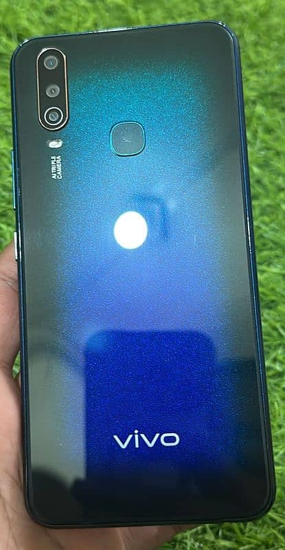 vivo. y17 6/128 GB only mobile set+charger good condition 1