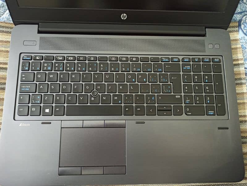 HP zbook 15 g3 4