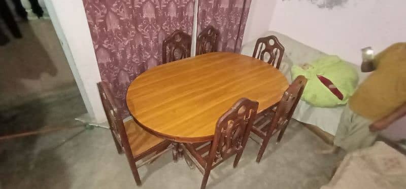 Dining table & 6 Chairs,,,,wood. 0