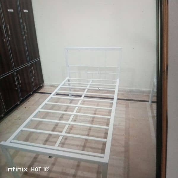 IRON SINGLE  BED RS. 9500 PER BED EASY TO USE BRAND NEW 3