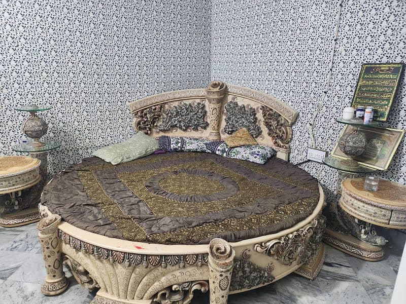 Dico round bed/side tables/dressing table 1