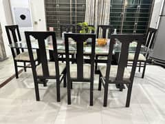 8 seater Dining table in good condition