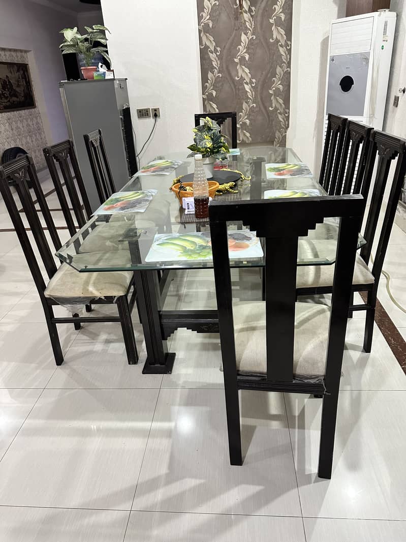 8 seater Dining table in good condition 1