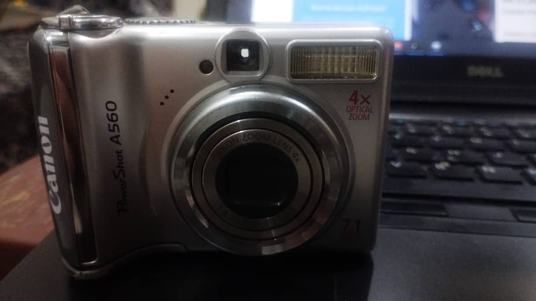 Canon A560 DSL Camera 0