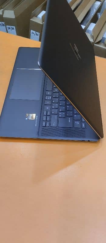 HP Spectre 16 i7 13th gen ram 32gb SSD 512 4k display 1