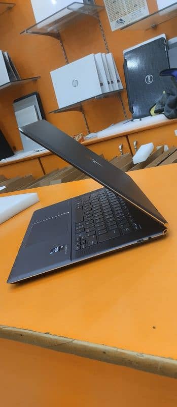 HP Spectre 16 i7 13th gen ram 32gb SSD 512 4k display 2