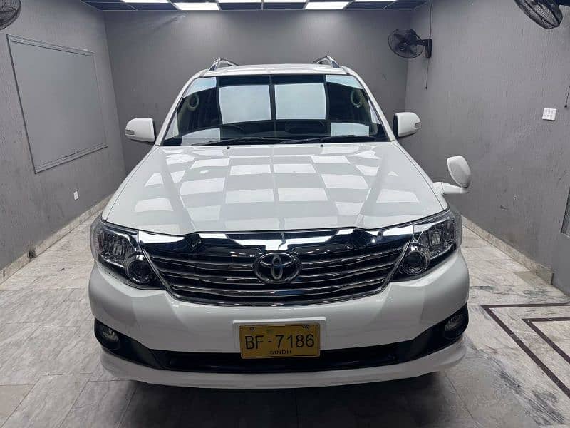 Toyota Fortuner V 2015 25 Anniversary Edition 0