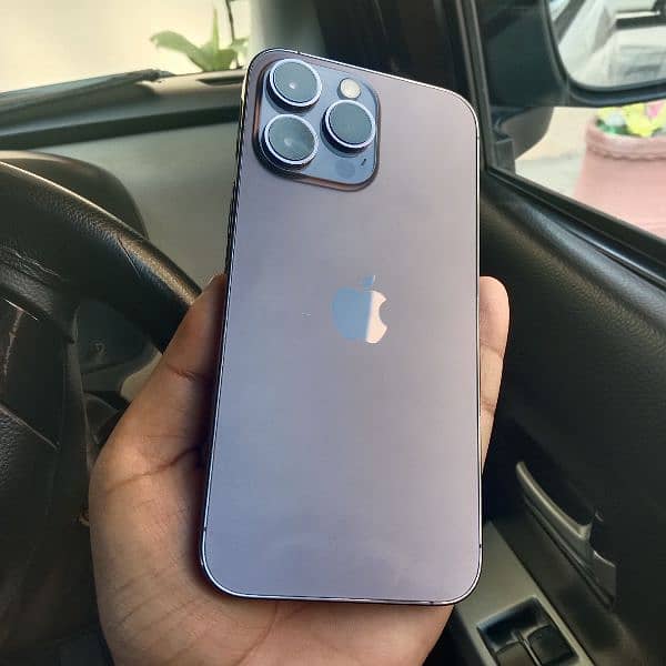 I am selling iPhone 14 pro max 1