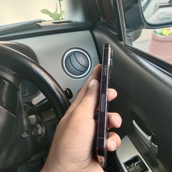 I am selling iPhone 14 pro max 2