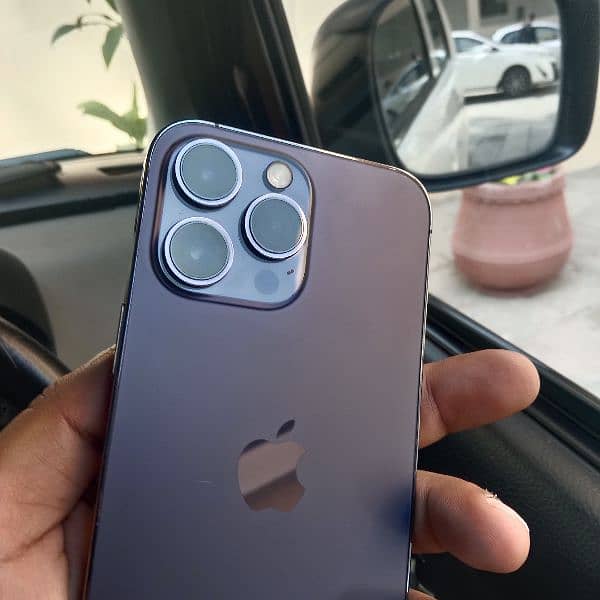 I am selling iPhone 14 pro max 5